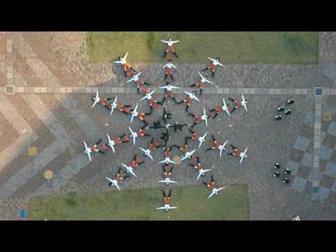 Coreografia gigante vista do alto