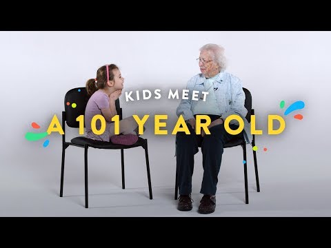 Crianças conhecem uma senhora de 101 anos